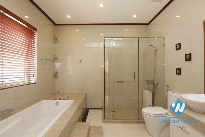 Hanoi furnished 4 bedrooms villa for let in Vinhomes Riverside with river view